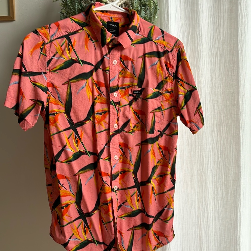 Men’s Small RVCA button down short sleeve shirt